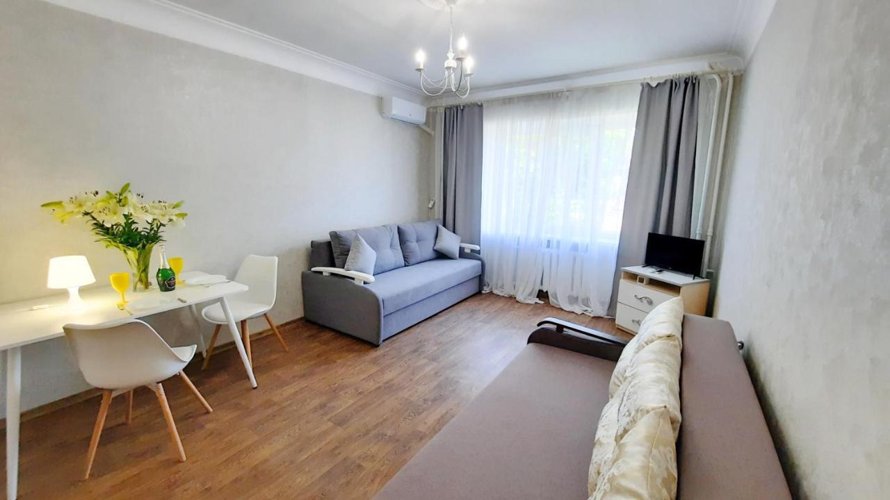 Квартира С Видом На Белую Беседку Сеть Апартаментов В Центре Alex Apartmets Бесконтактное Заселение 24-7 Poltava Eksteriør bilde