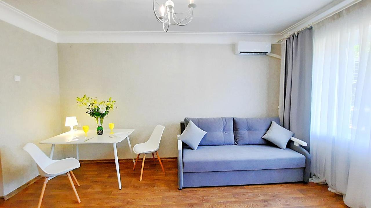 Квартира С Видом На Белую Беседку Сеть Апартаментов В Центре Alex Apartmets Бесконтактное Заселение 24-7 Poltava Eksteriør bilde
