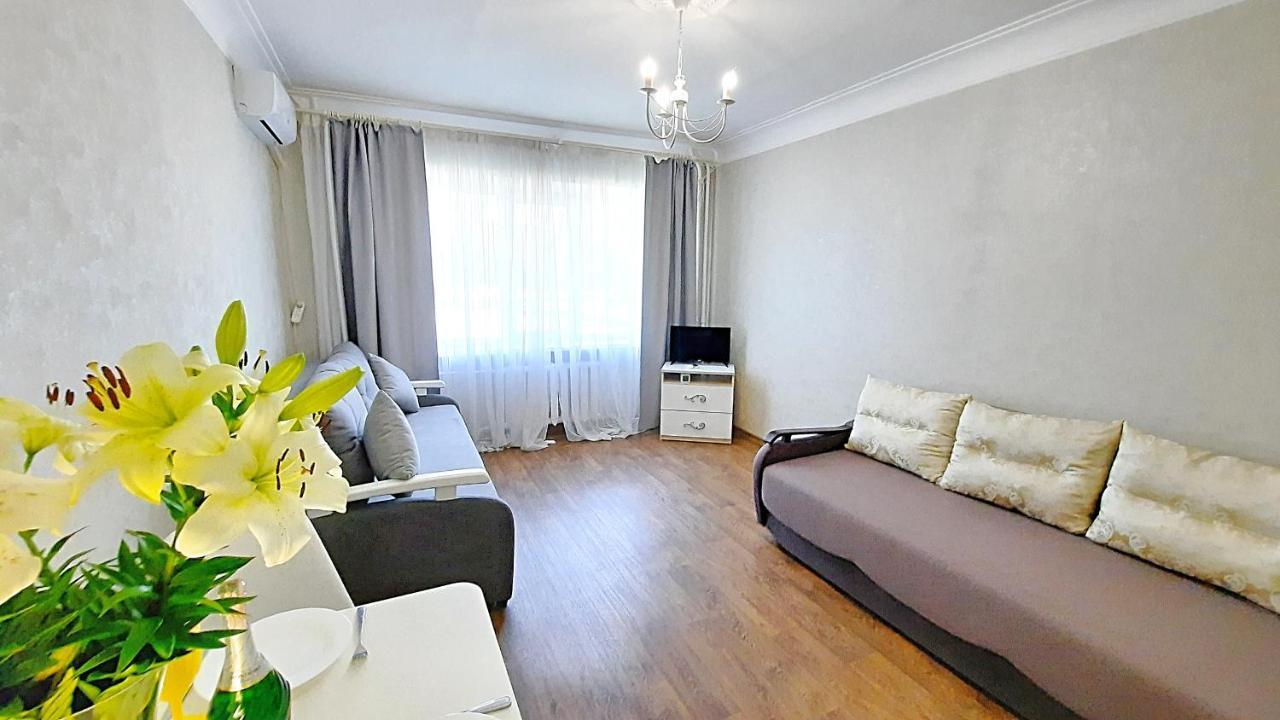Квартира С Видом На Белую Беседку Сеть Апартаментов В Центре Alex Apartmets Бесконтактное Заселение 24-7 Poltava Eksteriør bilde