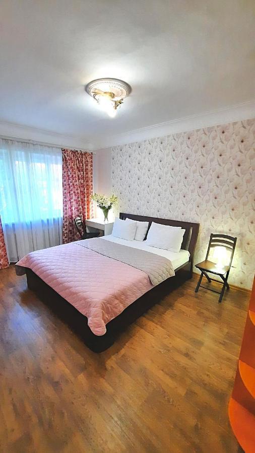 Квартира С Видом На Белую Беседку Сеть Апартаментов В Центре Alex Apartmets Бесконтактное Заселение 24-7 Poltava Eksteriør bilde